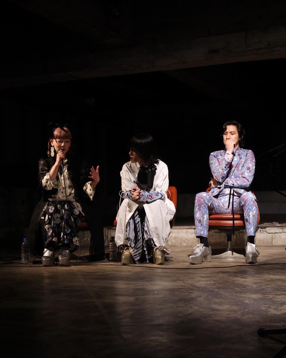 mumyollc's tweet photo. 'Gothic and Lolita' Concert in Tokyo
Talk session with Akiko Yamane, Yuri Umemoto, Tatsuki Narita, Lim Asafuji and NABEchan.

「ゴシック・アンド・ロリータ」東京公演、トークセッションにて、山根明季子、梅本佑利、成田達輝、朝藤りむ、NABEchan

photo by @ayano_sudo https://t.co/n9NP7l4zjV
