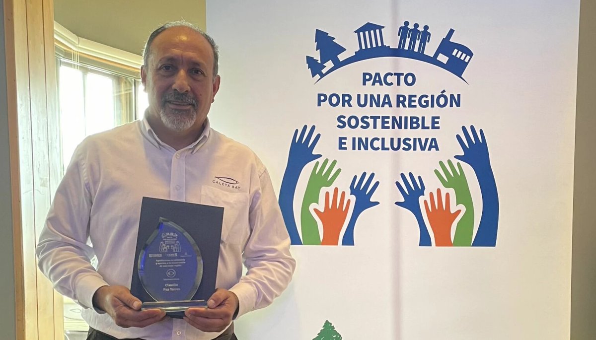 salmonexpert's tweet photo. #CaletaBay es reconocida por importante compromiso
👉https://t.co/mDq3WXLwuS https://t.co/v3mMNPhu62