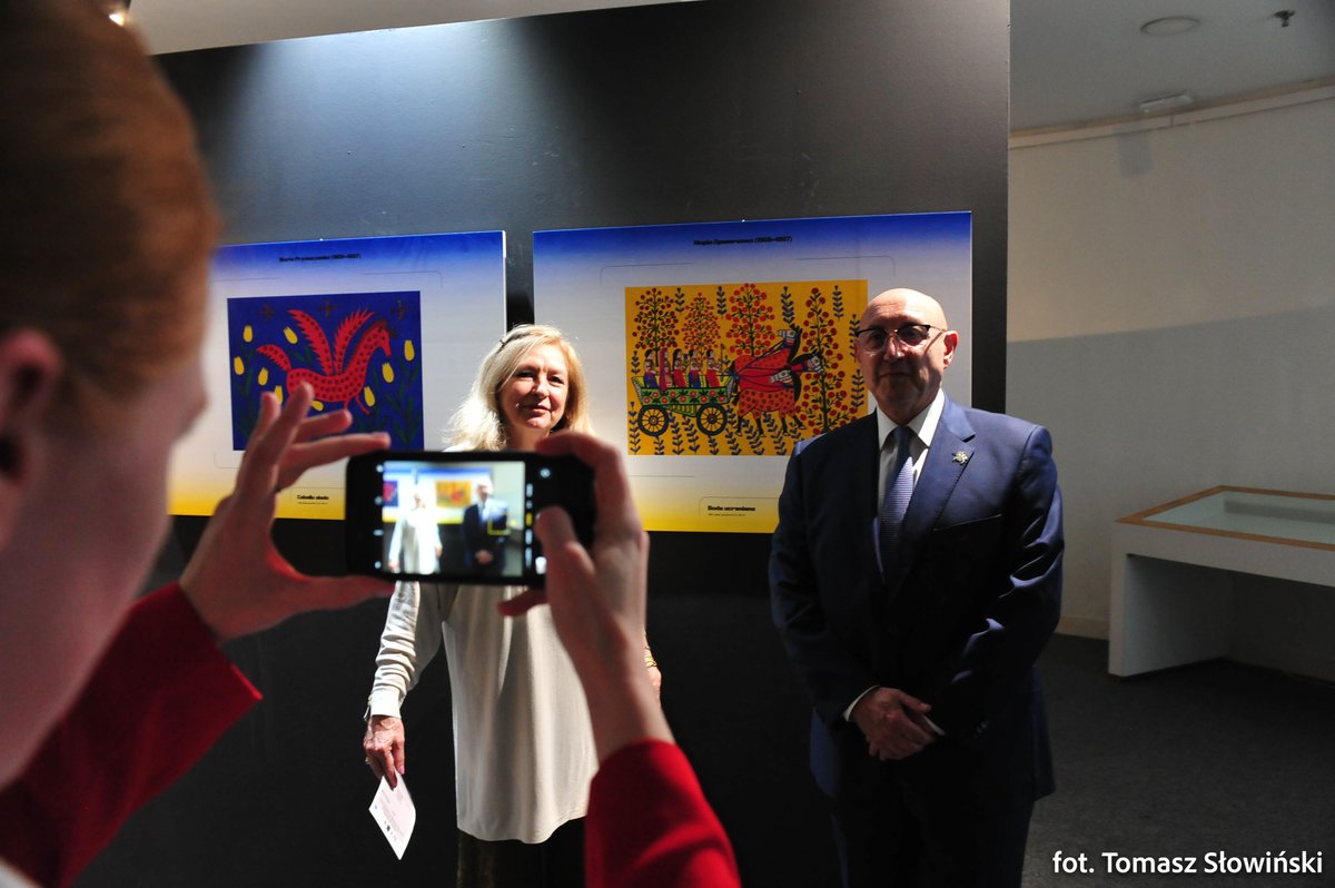 PLInst_Madrid's tweet photo. El pasado jueves 30 de marzo, @brmu inauguró la #exposición “Prymachenko y Nikifor. Universos pictóricos”, organizada por el Consulado de Polonia en Murcia y el Instituto Polaco de Cultura.
#Murcia #Prymachenko #Nikifor #Polonia https://t.co/TYeYL30i64