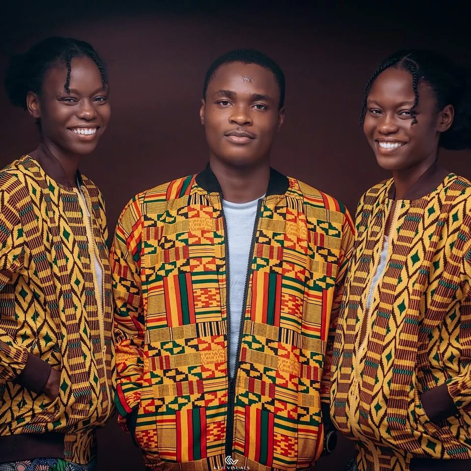 Aphoenix_Crafts's tweet photo. Peep the glam; the indisputable finesse; the palpable aura of confidence
It's an obvious sequel of being adorned in first-rate apparel.

Happy birthday to a handsome Aphoenix triber. @OluwaseunAjimu2 @emmysblog98 
.
.
#afrocentrism #afrocentrism #Afro https://t.co/cXIUoKPk2K