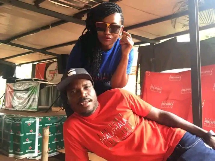 deep_renzo's tweet photo. Sanga misi ri rothe nga hafha Tembisa kha Mbekanyamushumo ya #Dziaorowa326pm na @Ticoliphadzi @shandu_vele na Mubveledzi @Rendys123 Musumbuluwo u swika Lavhutanu kha @Phalaphala FM
Happy birthday to @SalaniRose
🎂🎂🎂🎂
#tbt
#azisheeeeee
#muvango 🎶🎼🎵🎧📻🎙️🔥🔥🔥🕺🏿🕺🏿🕺🏿💃🏿💃🏿💃🏿 https://t.co/J2Yf9YZT2Y