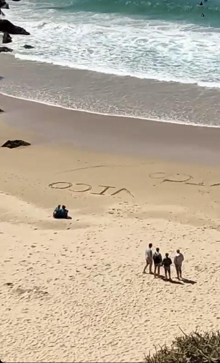 _manuprzz_'s tweet photo. Llegas a la playa…
Las pibas vs los pibes
@JEMALCOR_ @migueee_tr https://t.co/bNDffq2ug4
