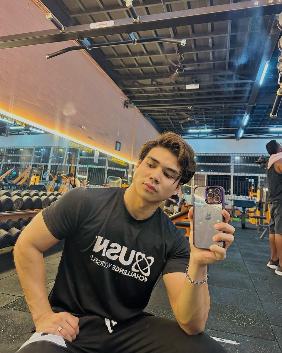 myrnanewss's tweet photo. #RNANEWS #RNASELEBSTYLE Not too big not too much 🔥🙌🏻 by #AtiqAzman https://t.co/WfmFrAwvPU