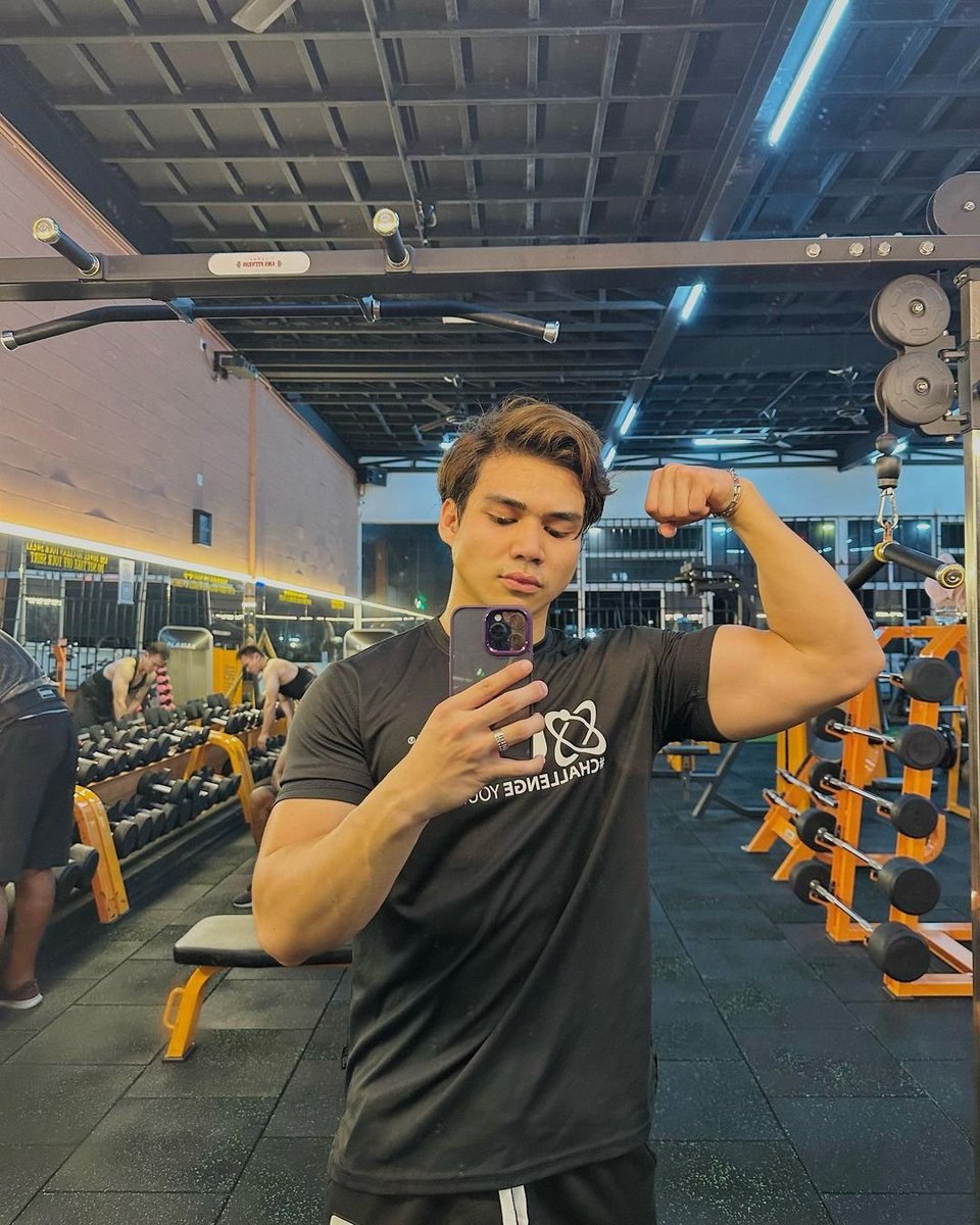 myrnanewss's tweet photo. #RNANEWS #RNASELEBSTYLE Not too big not too much 🔥🙌🏻 by #AtiqAzman https://t.co/WfmFrAwvPU