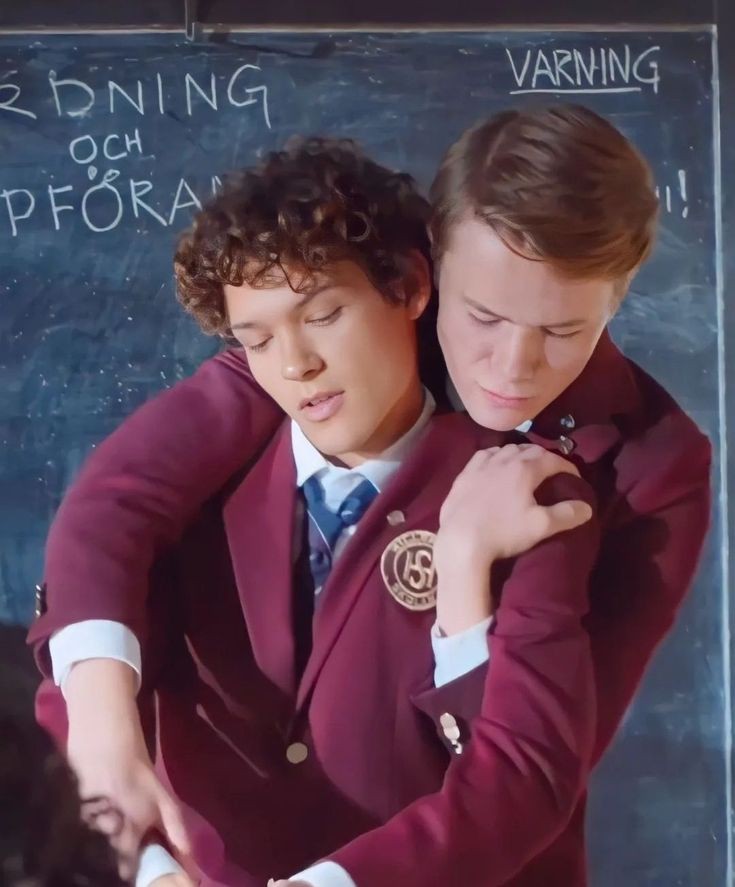 simoneriksson_1's tweet photo. Classroom shenanigans with Wille https://t.co/gdaNtZT7vF