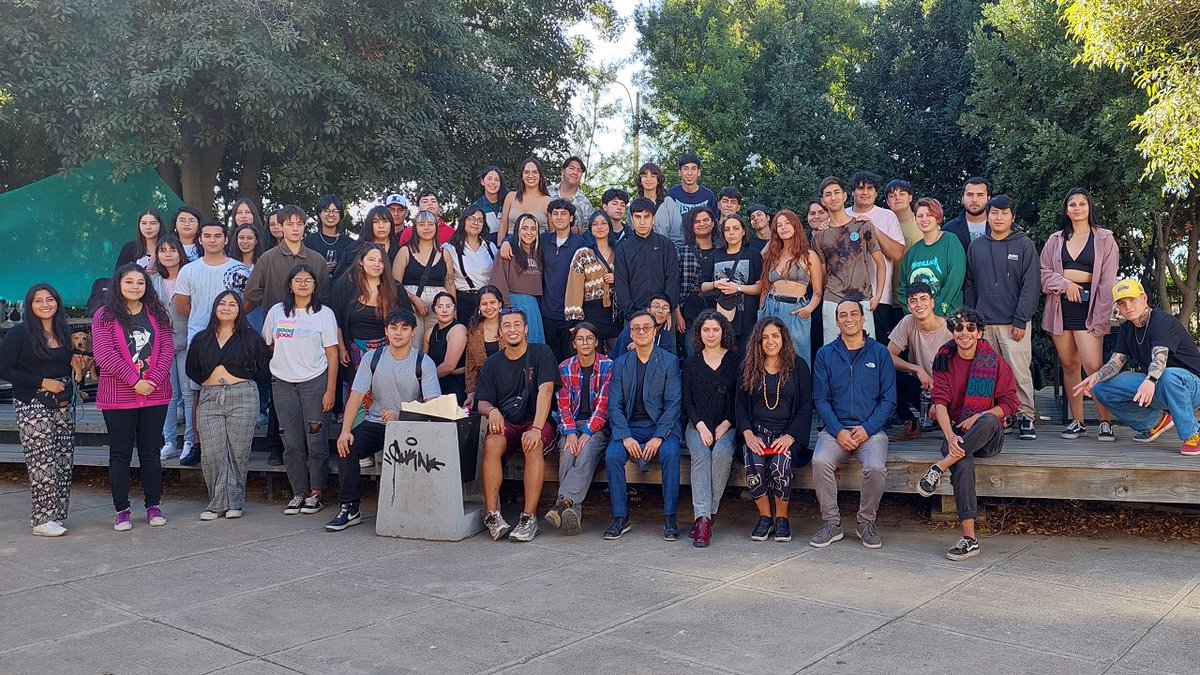 facultadarquv's tweet photo. Estudiantes de Arquitectura diseñan Patio Vivo para Escuela Oscar Marín Socias de Forestal https://t.co/skT96cudUD @uvalpochile https://t.co/2xWmdeLDt2
