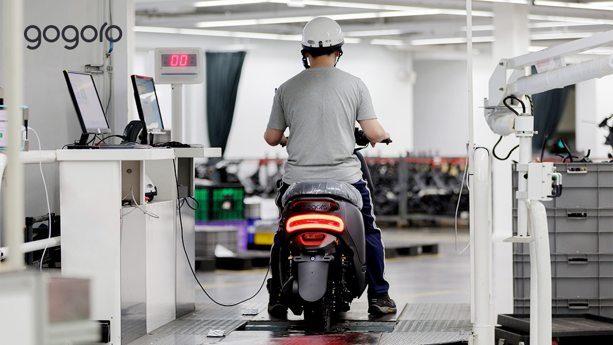 WeAreGogoro's tweet photo. Assembled on time and test driven for performance, all system checks are complete.
Which new destination are these Smartscooters headed to?
#FollowProjectP #SwapAndGoGlobal ๐ https://t.co/piM7L6DKvi