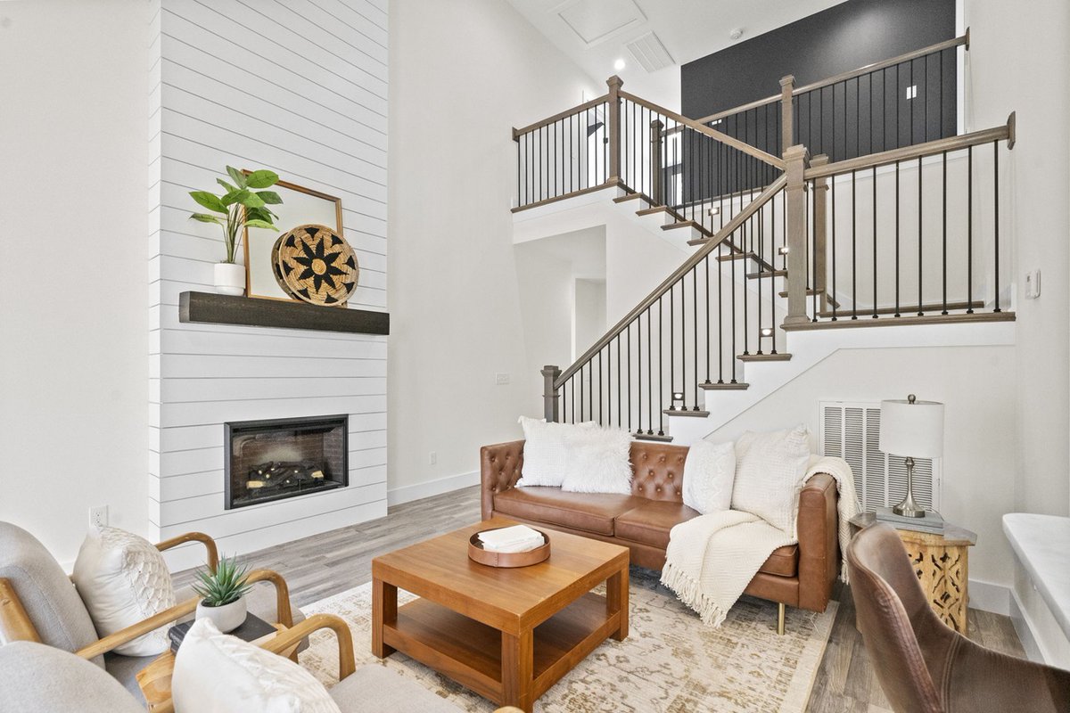 Tenn_Homes's tweet photo. Loving the staircase details in this beautiful new construction!

📍 1268 Cheyenne Blvd, Madison, TN
🛏️ 5
🛁 4
🏠 2,400 sq.ft.
$669,900
MLS: 2506109
Listing courtesy of: Keller Williams Realty
#homeforsale #tnhomes #homesearch #newconstruction #newhome #madison #davidsoncounty https://t.co/uLr98ubcEy