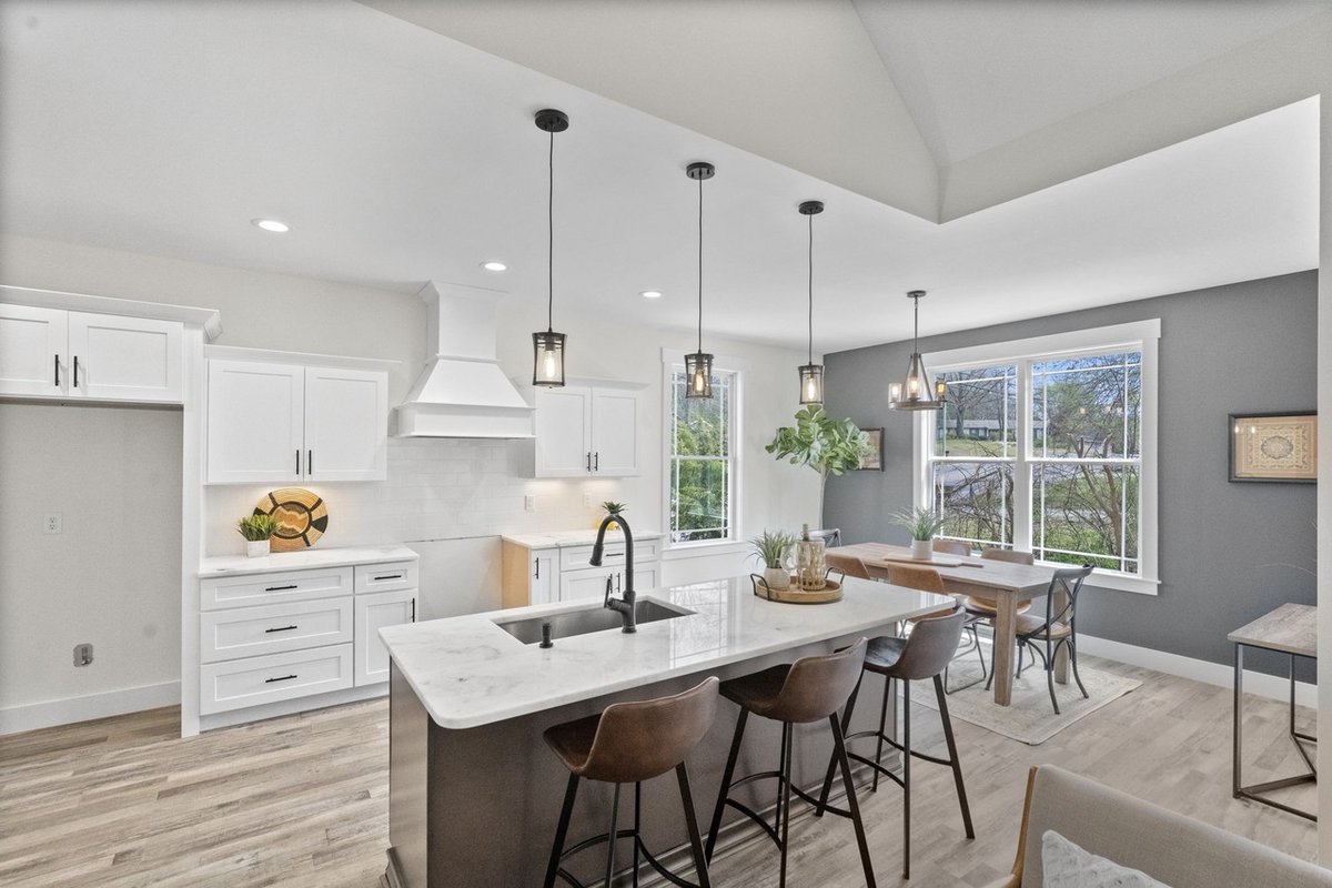 Tenn_Homes's tweet photo. Loving the staircase details in this beautiful new construction!

📍 1268 Cheyenne Blvd, Madison, TN
🛏️ 5
🛁 4
🏠 2,400 sq.ft.
$669,900
MLS: 2506109
Listing courtesy of: Keller Williams Realty
#homeforsale #tnhomes #homesearch #newconstruction #newhome #madison #davidsoncounty https://t.co/uLr98ubcEy