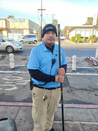 Streetplusinfo's tweet photo. Rain or shine, @KONOOakland Cleaning Ambassador Robert is always hard at work. If you're in the area, make sure you give a big "Hello" to him and the rest of the team!
Photo Credit: KONO Northgate CBD
#KONO #Streetplus #cleansafefriendly https://t.co/DRhuUg9PTO