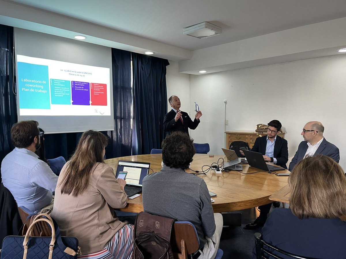 SIIP_UNCUYO's tweet photo. 📚🌎De la mano de @FundEurosur , el personal SIIP se formó en proyectos internacionales para el desarrollo de capacidades dentro de la universidad. https://t.co/1yWxNcSryb