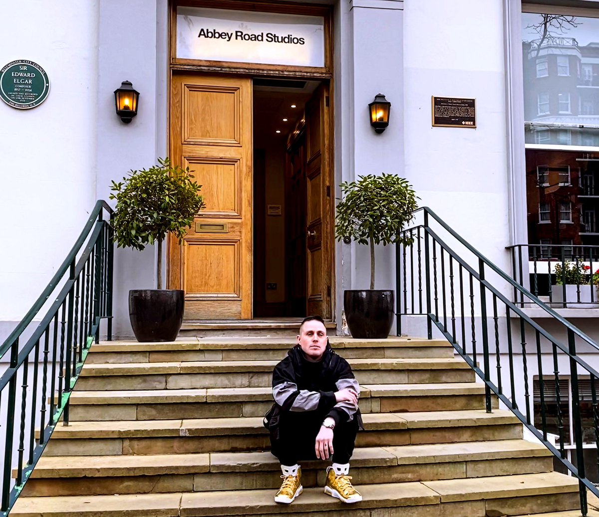 Thanks for having me @abbeyroadstudios and thanks for the tea. Till next time 😘🎸✌️