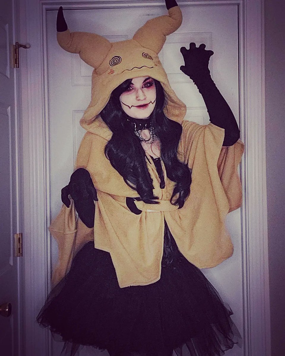Hicones6's tweet photo. I'm going to Big River Comic Con in Hannibal this Friday and Saturday!!!! I am cosplaying as Mimikyu on Friday and Hu Tao on Saturday. If you see me, please say hi !!!! 

#cosplay #hutao #mimikyu #nerd #genshin #pokemon #anime #videogames https://t.co/LpdXVB5z0Y