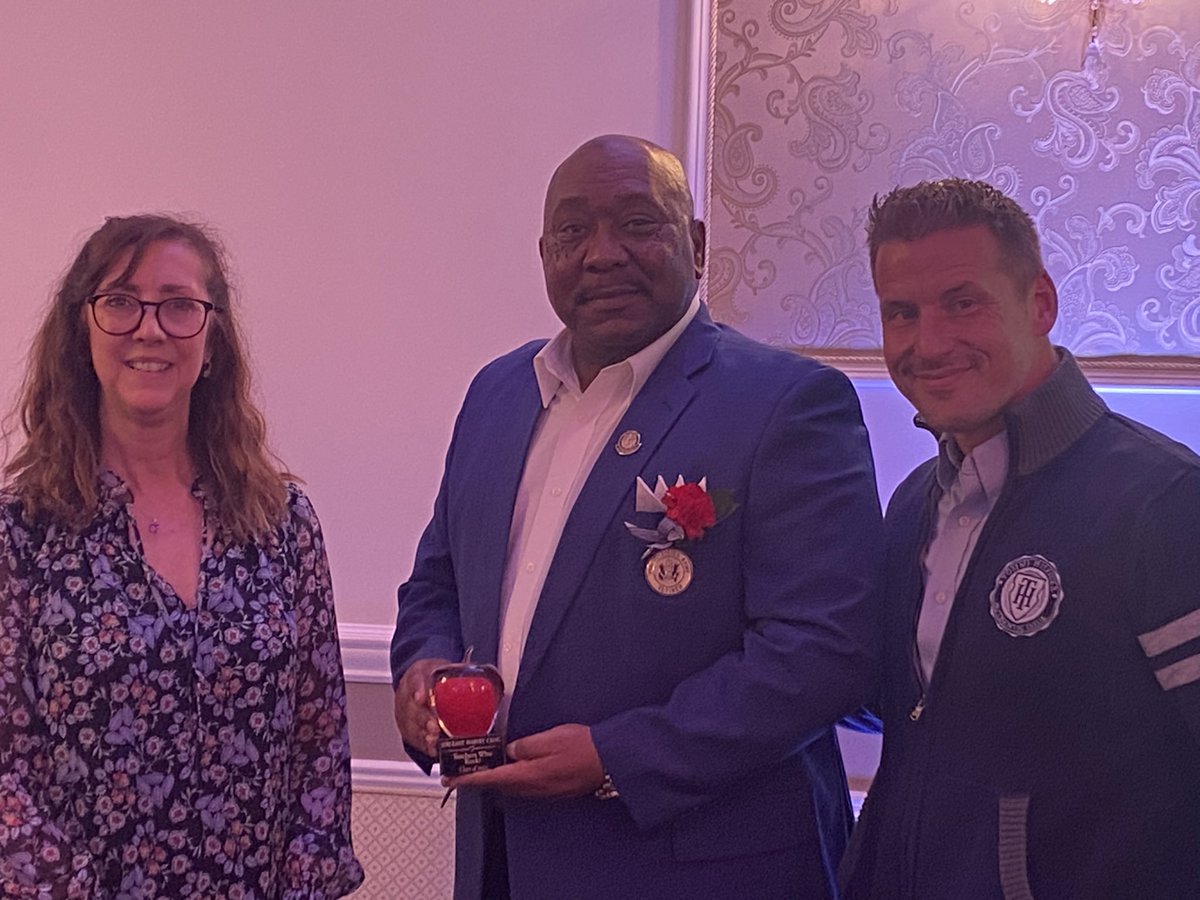 ChristineCandar's tweet photo. Congratulations to Sgt. Harvey Craig for being recognized as a “Teacher Who Rocks” by the radio station 105.5 last night. Thank you Sgt.  Craig for being a rocking example of the great educators in Essex County! @ECEANJORG @irvington_ea @MembersNjea https://t.co/auYgxE0euQ