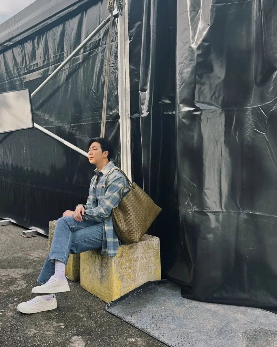 charts_k's tweet photo. RM on Instagram

https://t.co/19SCTtCFEZ https://t.co/J8NOAIBo30