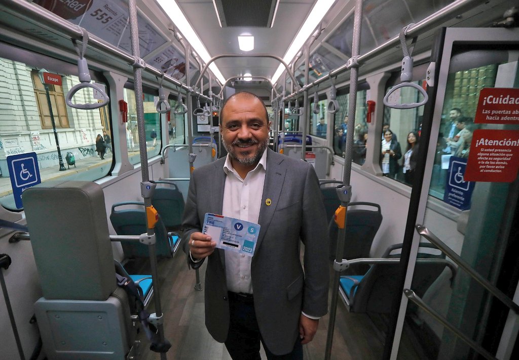 ProfMarcoAvila's tweet photo. ¡Revalida tu TNE! Este es un beneficio fundamental para que estudiantes de educación escolar y superior puedan asistir todos los días a sus centros educativos, uno de los focos principales que impulsamos en el marco del Plan de #ReactivaciónEducativa https://t.co/8uu56jwNy1