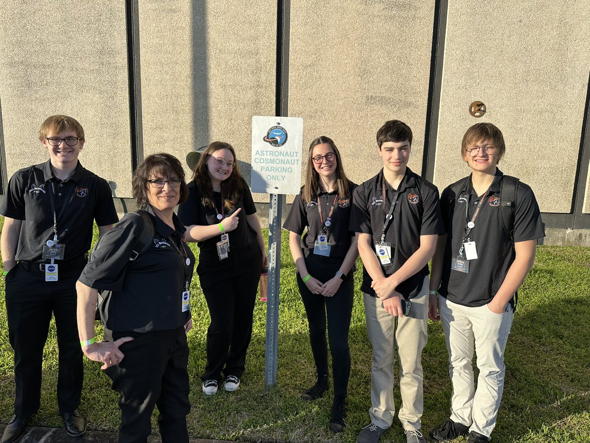 HoukHounds's tweet photo. Houk Hounds Ms. Meyer and Adam Fronduti with the rest of the MC Boolean team enjoying their time at NASA’s Johnson Space Center in Houston!! 🔭🚀🛰️👩‍🚀 https://t.co/KE2qrVb0XT