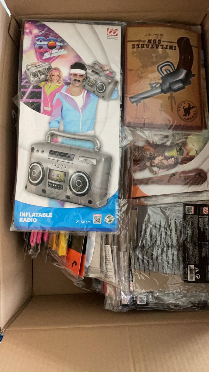 DeNoordzijde's tweet image. Voor iedereen die ongesteld reageerde op onze post: Feyenoord vindt onze actie ook gewoon ludiek. Netten rond het veld. Gebruik je verstand dus geen racistische/UEFA mafia shit en liever geen bananen. Verder komt alles binnen. Tot straks Kameraden!