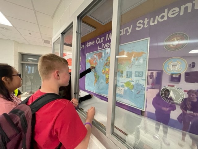 Happy Purple Up Day to our <a href="/BAM_MS_Official/">Brambleton Middle</a> students and their families!! Our military-connected students enjoyed donuts and marking all the places they have lived during their family's time in the military 💜