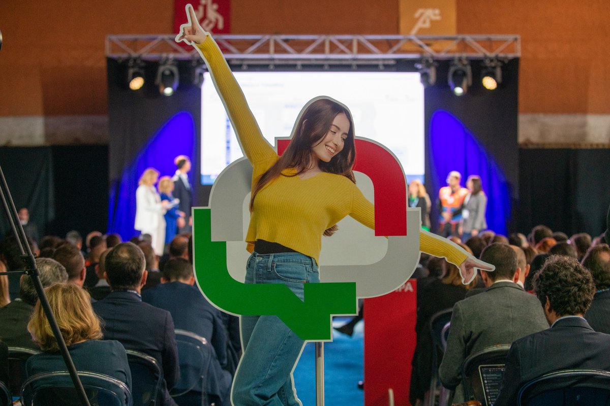 centroELIS's tweet photo. Si aprono oggi le candidature alle Scuole dei Mestieri di #DistrettoItalia, ideate per formare i nuovi professionisti che andranno a coprire le posizioni di lavoro aperte presso le aziende che aderiscono al progetto. Scopri di più: https://t.co/ESTPZZUD0n https://t.co/wXpi2XCoR9
