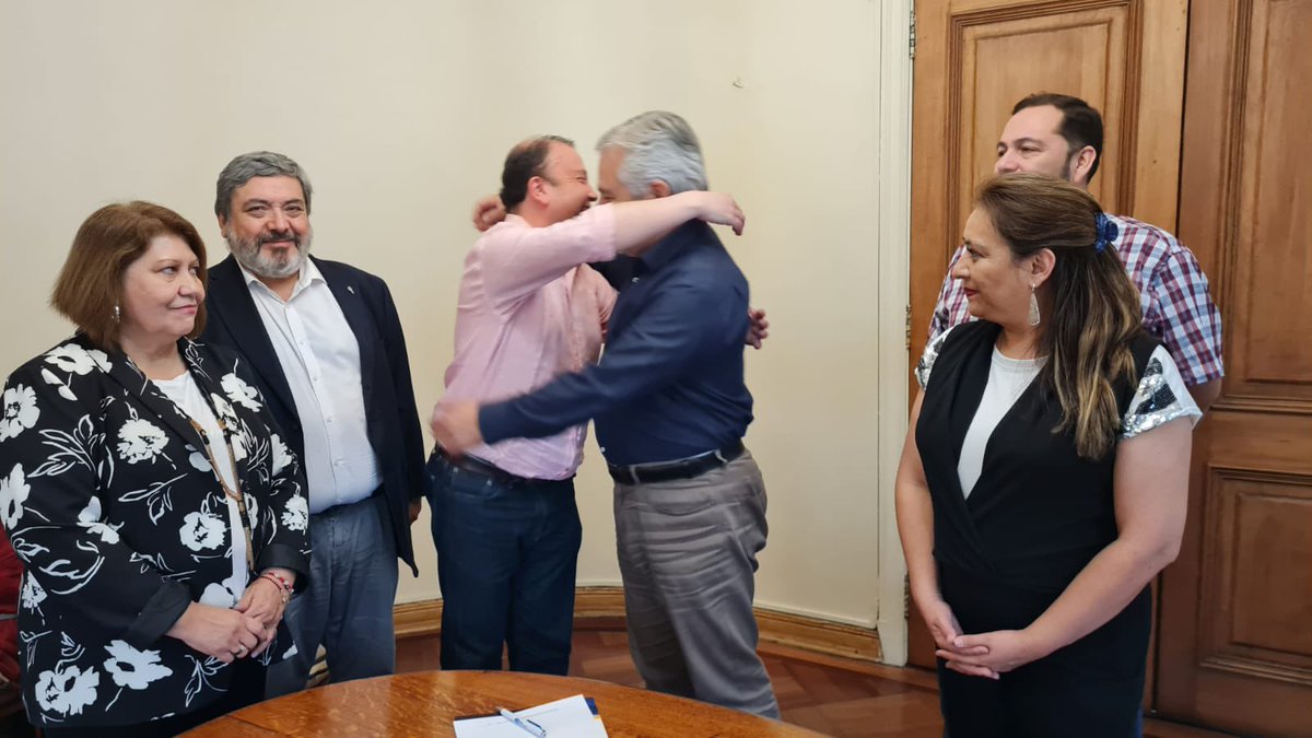anefchile's tweet photo. #ANEF suscribió acuerdo de acompañamiento en implementación de protocolo de equidad de Género en #SERNAPESCA en conjunto con #AFUS. Firmó presidente #ANEF, José Pérez Debelli, acompañado de vicepresidenta Mujer ANEF, Gina Sennas, y vicepresidente de la Agrupación Helmuth Griott. https://t.co/wYvMLJZvlr