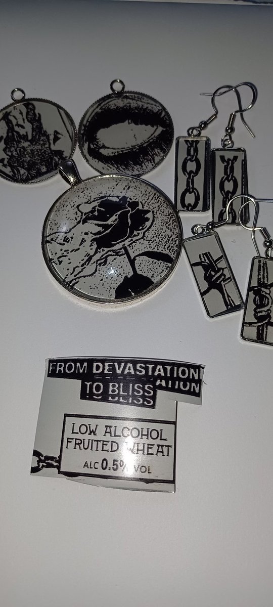 breweryjeweller's tweet photo. Think I may be in love with this collection of beauties. @gang_mash #fromdevastationtobliss #fruitedwheatbeer with art done by #GetARealJobKid made for some stunning jewellery #upcycled #recycled #unique #jewellery #handmade #handcut #earrings #pendants #independentbreweries https://t.co/hm1BfDeOWj