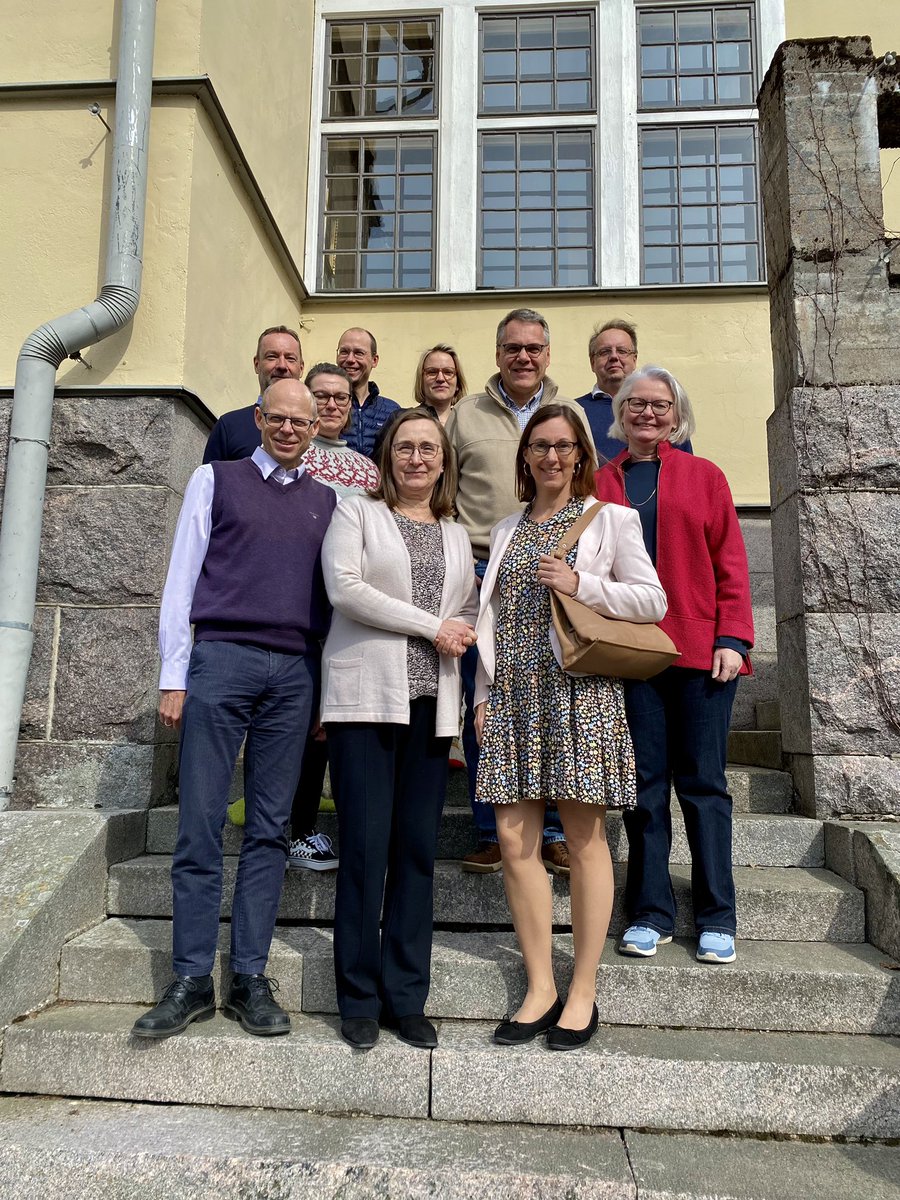JessicaAlgars's tweet photo. Idag möts @Folkhalsan -ledningsgruppen för att diskutera #strategi i Villa Dalby, #Noux.
Intressanta diskussioner även om bl.a. #KPI #hållbarhet och #mötesstruktur. I god anda som vanligt 😊

#ledarskap #Folkhälsan #kommunikation https://t.co/0FUYCaxe0s