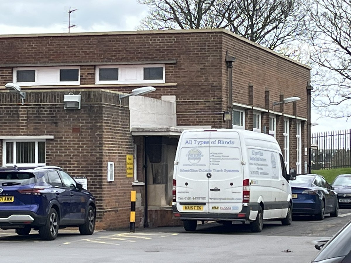 Duxy68's tweet photo. Saw this van @sunderlandeyeinfermary
Pmsl https://t.co/fY2kJCQEzi
