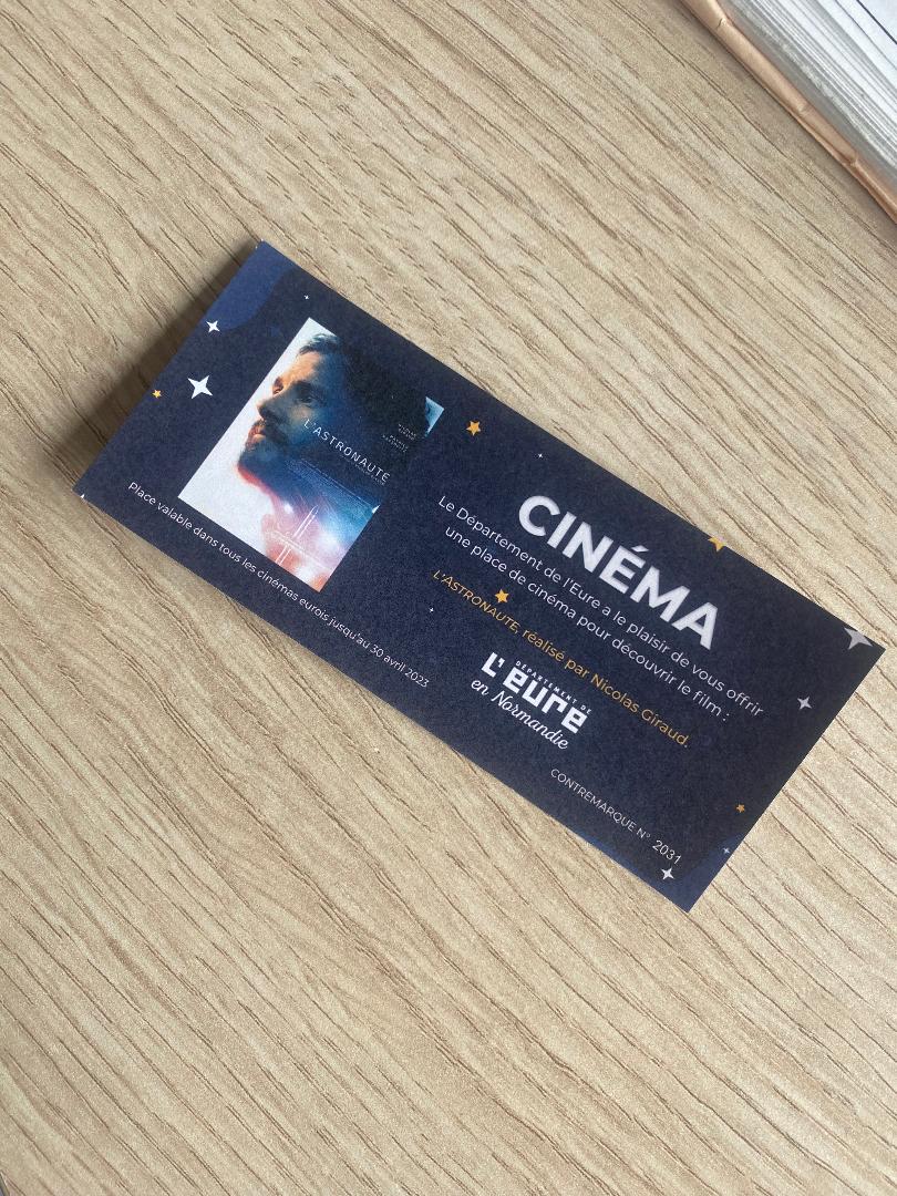 CurieBernay's tweet photo. 🛰️🚀"Les pieds sur terre... la tête dans les étoiles" Une projection du film "L' Astronaute" de Nicolas Giraud,🎁 à tous les élèves de 6ème par @EureenNormandie . Des 👏pour clore la séance et des échanges empreints d'ambition de nos élèves: Que demander de mieux 🔆@MoncadaFra https://t.co/zSVsZEQKqZ