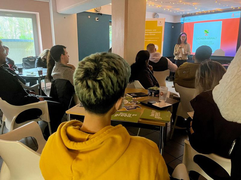 IMG_ST's tweet photo. Gestern konnten Studenten der @HSAnhalt Teil des ersten #Managertalk|s werden!💡
Neben der IMG haben Ansprechpartner von Tesvolt und der Kaffeemänner Rösterei Fragen zum Thema Unternehmertum in #SachsenAnhalt beantwortet.
Nächste Talk-Termine: https://t.co/vfdNQUIuS6 https://t.co/VMwcjAoCoO