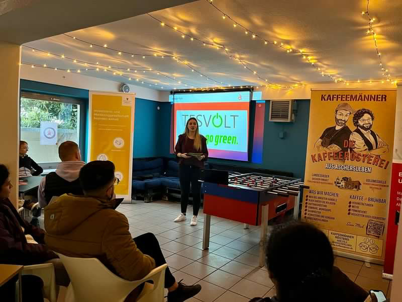 IMG_ST's tweet photo. Gestern konnten Studenten der @HSAnhalt Teil des ersten #Managertalk|s werden!💡
Neben der IMG haben Ansprechpartner von Tesvolt und der Kaffeemänner Rösterei Fragen zum Thema Unternehmertum in #SachsenAnhalt beantwortet.
Nächste Talk-Termine: https://t.co/vfdNQUIuS6 https://t.co/VMwcjAoCoO