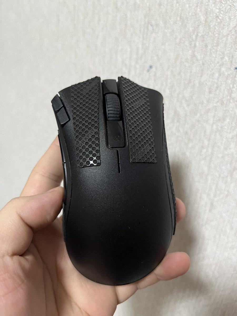 bulldozer_fuji's tweet photo. #GRAPHT 様より、マウス握った時のフィット感をアップする「マウスグリップテープ」と、滑りと止まりを絶妙に強化する「PTFEマウスソール」を頂きました!!
長い対戦をすればするほど効果が出るカスタムツール!!愛用のマウスに使ってみて!!
#teamgrapht https://t.co/aDI8XIILpX