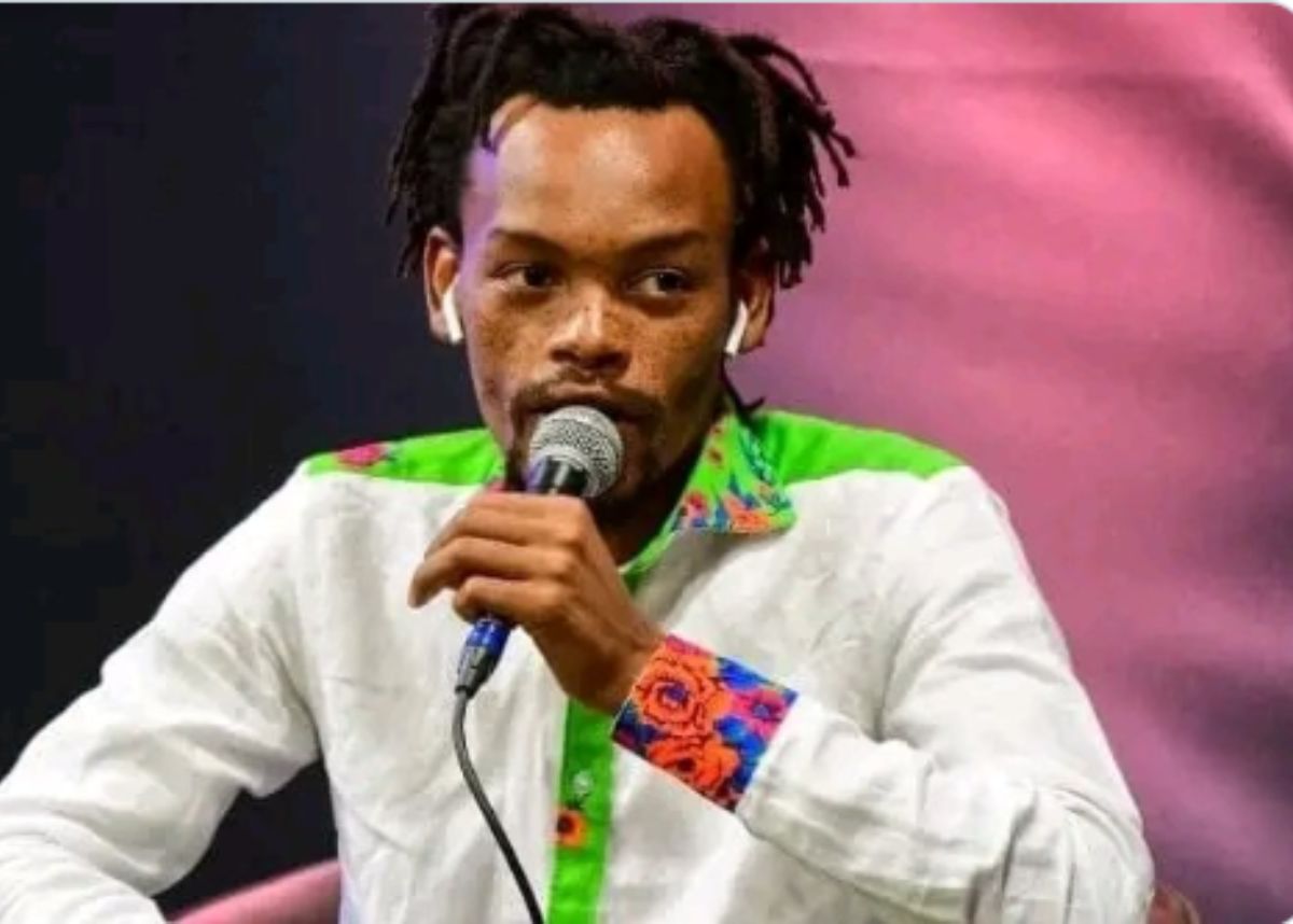 RISEfm943's tweet photo. We chatting to NOTA on the RISE fm 943 DRIVE, What would like to ask him?
Akasabi Yini?
013 757 0096
#RISEfmDrive
#MpumalangaAzishe https://t.co/9jYkZ7si5r