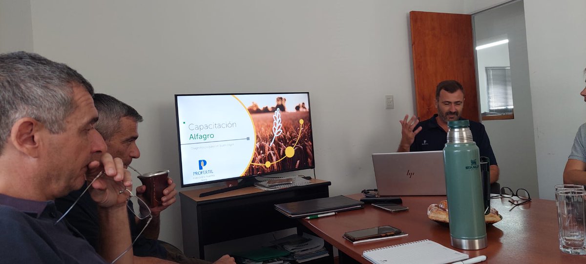 RodrigoFalcone5's tweet photo. Semana más q productiva. Capacitación en #nutrición y rentabilidad junto a Alfagro pensando en #trigo  y visita a #reddeensayos junto a @grupoagroempre en norte de Córdoba. Diferencias visuales en #dosis y #fuentes (#ureagranulada vs #eNeTOTALPLUS) @ProfertilAgro https://t.co/aN7KPD7hJX