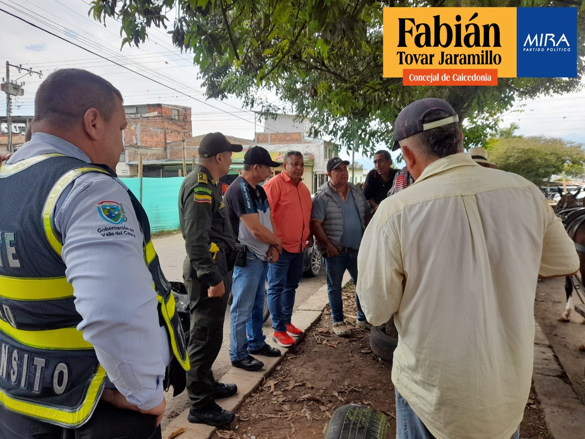 TobarJaramillo's tweet photo. Hacer parte de soluciones nos motiva, como en esta ocasión con los gremios de Carretilleros de nuestro municipio #Caicedonia en compañía de la secretaría de gobierno, policía, tránsito se socializo una alternativa y compromiso  para  evitar sean multados  al ejercer su labor.🤝 https://t.co/baFTzbOxNl