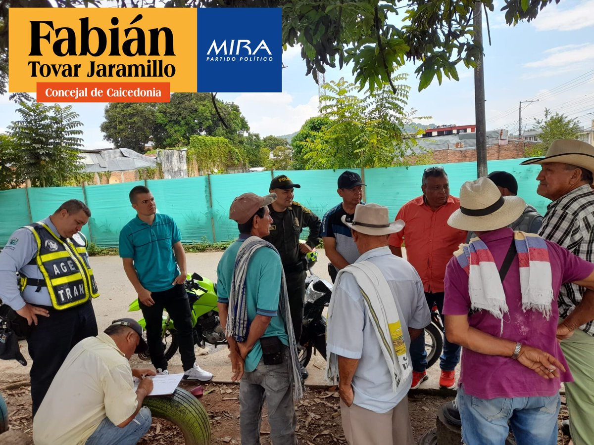 TobarJaramillo's tweet photo. Hacer parte de soluciones nos motiva, como en esta ocasión con los gremios de Carretilleros de nuestro municipio #Caicedonia en compañía de la secretaría de gobierno, policía, tránsito se socializo una alternativa y compromiso  para  evitar sean multados  al ejercer su labor.🤝 https://t.co/baFTzbOxNl