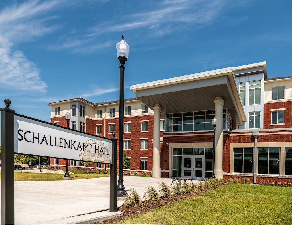 ESUMensBBall's tweet photo. Our campus is beautiful.

#GoEmporia ||| #StingersUp https://t.co/dVSlGHlgFx
