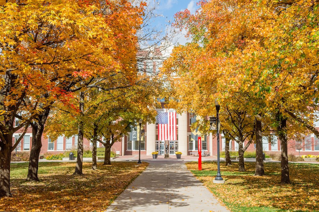 ESUMensBBall's tweet photo. Our campus is beautiful.

#GoEmporia ||| #StingersUp https://t.co/dVSlGHlgFx