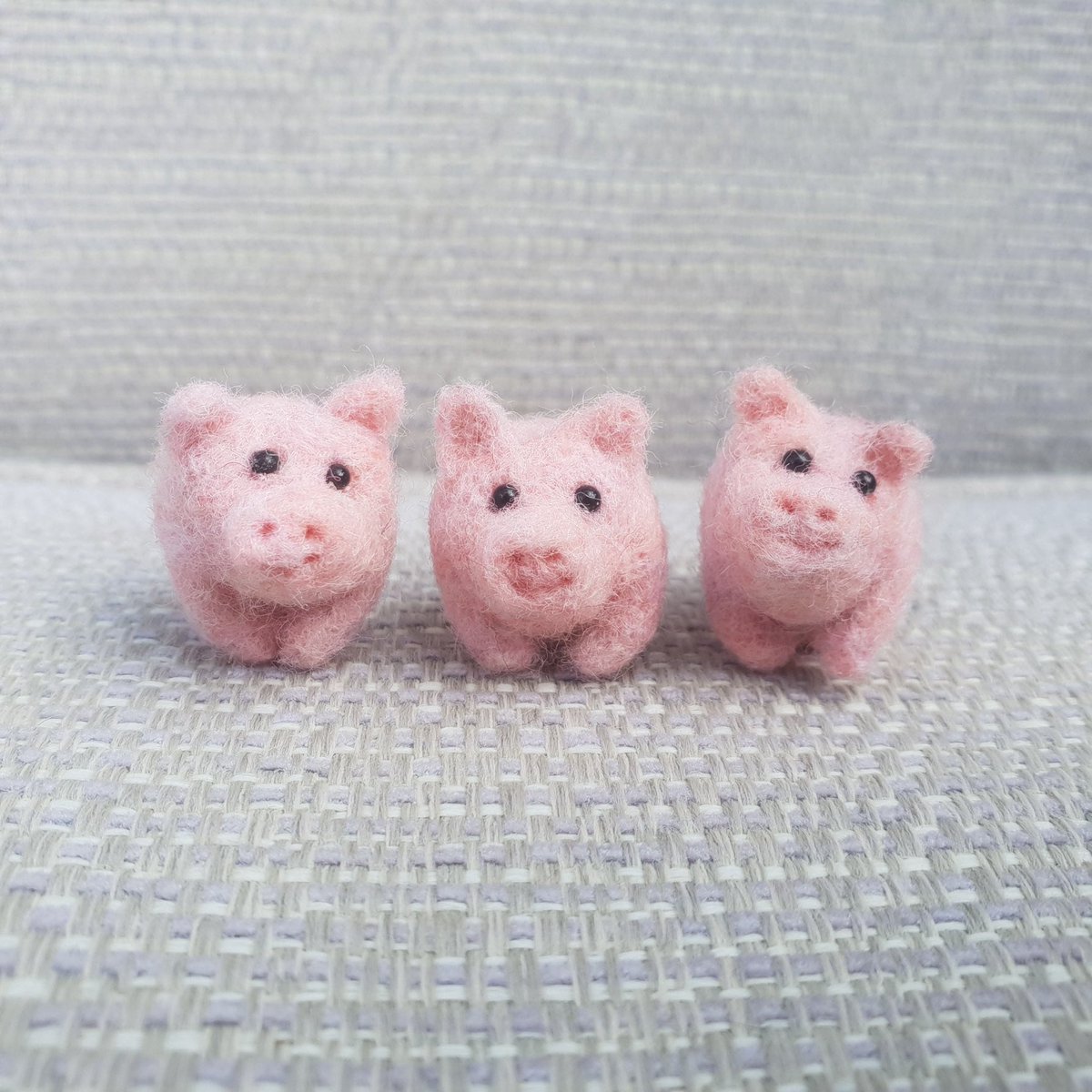 Hello!
I’ve just added 3 little Piggies to my Etsy shop! I wonder where these cuties will be travelling to. I’m selling these cuties individually but you’re more than welcome to adopt all 3 Piggies. 
Thank you 💗🐷
etsy.me/3mvOLDP
#Pig #Pigs #Etsy #handmade #firsttmaster