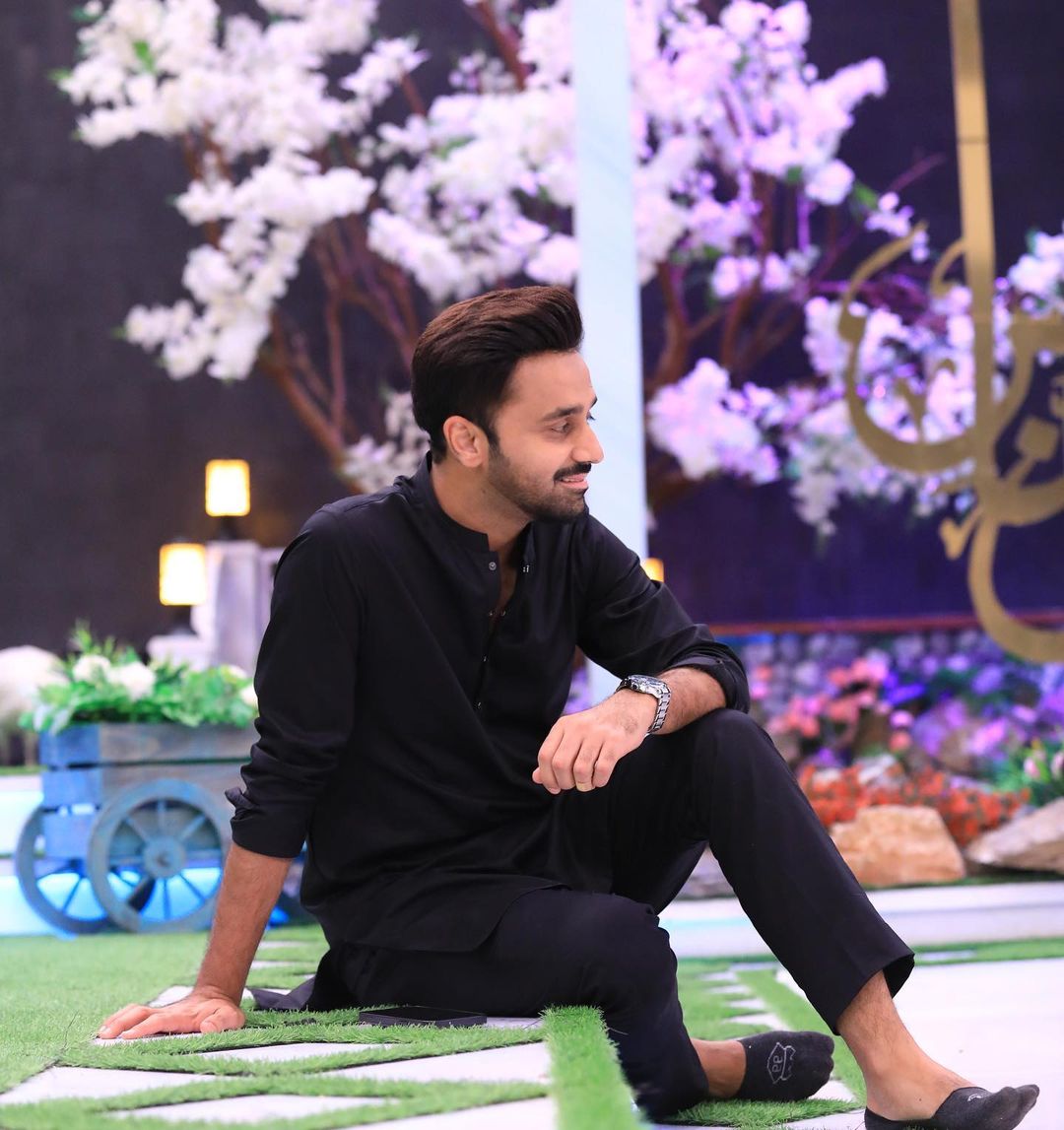 WbfanAleena's tweet photo. واہ کيا style ہیں☺
@WaseemBadami https://t.co/V6w7M2Y2ux