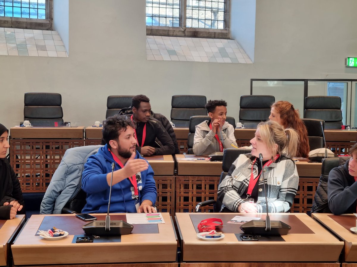 Vanmiddag samen met #studenten van <a href="/Scaldambo/">Scalda</a> #Goes en <a href="/JouwZeeland/">Jouw Zeeland</a> het #Provinciespel gedaan voor <a href="/provzeeland/">Provincie Zeeland</a>. Enthousiaste groep. Zouden graag meer en goedkoper(e) #OV, #huizen en #zorg willen. Dat horen we vaker als <a href="/pszeeland/">PS Zeeland</a>. Leuke middag zo.