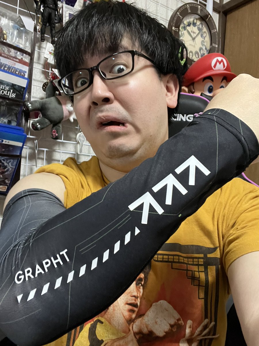 bulldozer_fuji's tweet photo. そしてこれも!!#GRAPHT 様から提供いただきま��たキーボードお洒落&頑丈コード「カスタムコイルケーブル」とPC操作時の手首と腕を守る「アームカバー」!
猫に噛まれても安心!!猫に付けられた腕の傷も隠れて嬉しい!!
こういうオプションパーツもチェックしてね!!
#teamgrapht https://t.co/wO4s7pjcGV