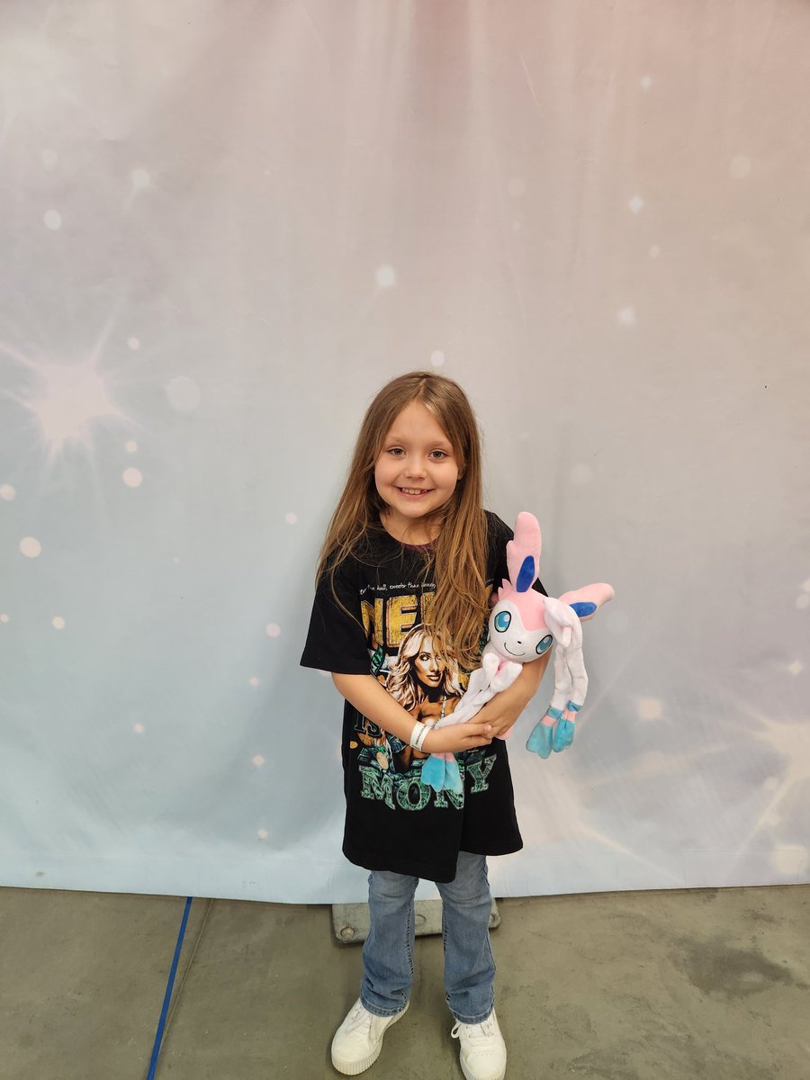 Felixcatt2's tweet photo. My little girl is 8 years old today!  I watched one daughter grow from 4 to 16 but it still blows my mind how fast time goes and how quickly the grow up. I love being a girl dad also helps to have awesome kids. Love ya Aubz and happy birthday!!! https://t.co/C5hP1ZGwTd
