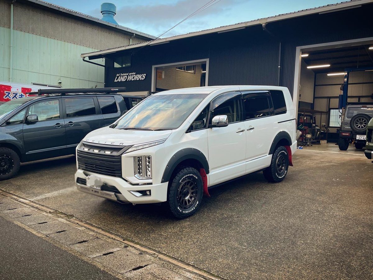land_works's tweet photo. @land_works 🛠

DELICA D:5リフトアップカスタム
ご依頼を頂きました🛠

sus
@JAOSCORPORATION 
tire
@bfgoodrichtires 
wheel
@ForcewheelsJ 

ボンネット
ＤEＬＩCAエンブレム
(純正オプション)取付

#四駆 #suv #4wd のカスタム は、#福岡 #博多 の LAND WORKSへ🛠

#太宰府 #サバゲー #デリカd5 https://t.co/6Sh8OnM7i3
