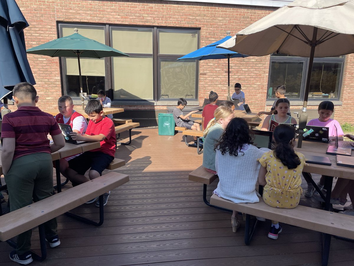 It’s too nice outside for 4th grade to work inside during Media Center today! <a href="/FVFoxes/">Foxford🦊</a>