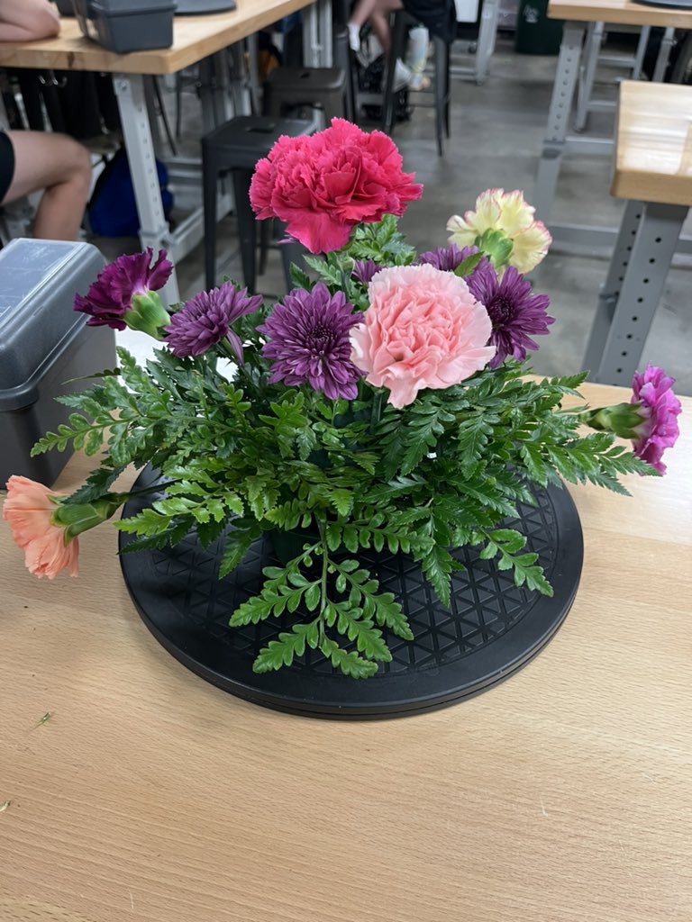 McKinneyTxFFA's tweet photo. Miss Sanders floral design class is getting busy this week! We are so glad to have this new program in our department. 💐 https://t.co/yaHo1D99yl