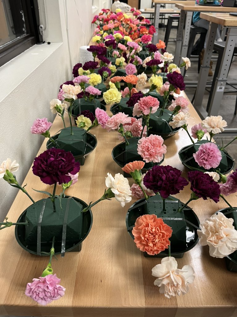 McKinneyTxFFA's tweet photo. Miss Sanders floral design class is getting busy this week! We are so glad to have this new program in our department. 💐 https://t.co/yaHo1D99yl