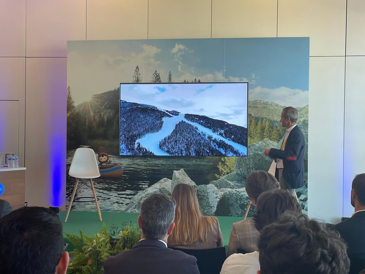 Andorra_Digital's tweet photo. El director del Programa de Transformació Digital d’Andorra #PTDA, David Vicente, ha explicat avui a Madrid el desplegament de les iniciatives que portem a terme per impulsar la digitalització al Principat, a la jornada ‘Indústries i casos d’èxit’ al #WorldTourMadrid. Seguim! https://t.co/T5RPArcmr9