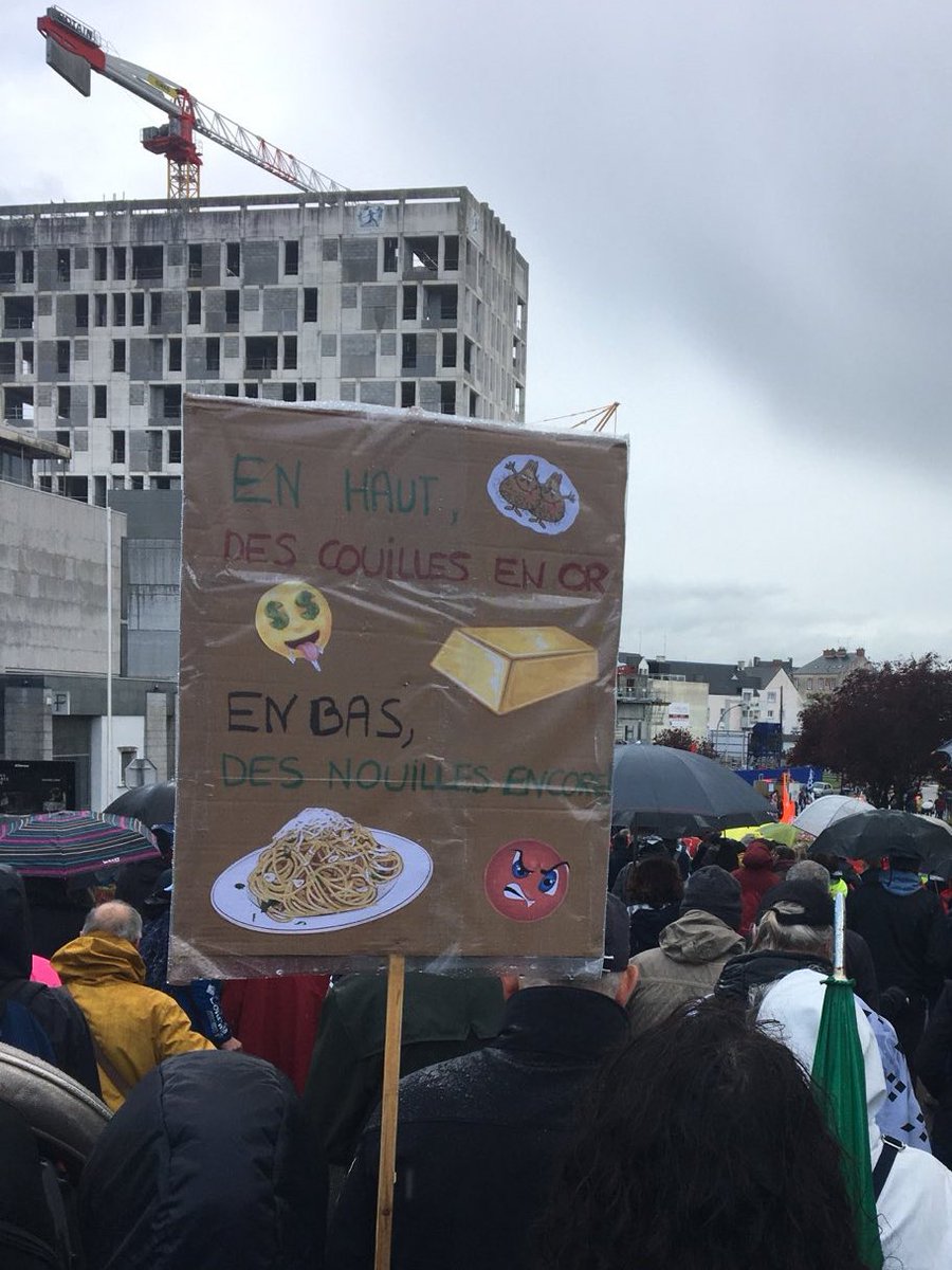UDBJeunes's tweet photo. 📢 L'UDB Yaouank en manif aujourd'hui dans toute la Bretagne pour de nouveau s'opposer à la réforme des retraites.

📜 Demain, ce sera au Conseil "Constitutionnel" de se prononcer. Un conseil garant d'un texte qu'il est urgent de changer.

#fédéralisme @UDB__ @RetPS #stourm https://t.co/cSjWSnZ86A