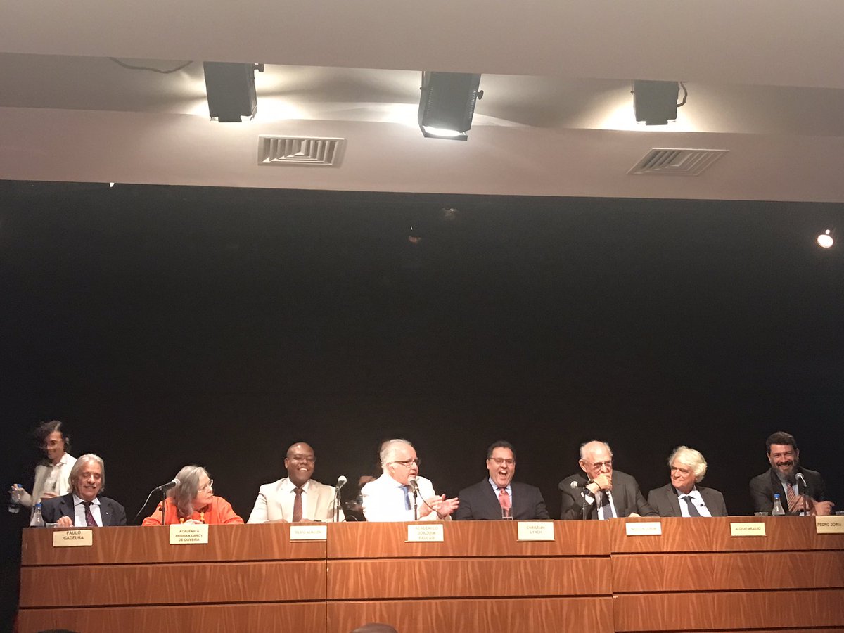 pluraleemsite's tweet photo. Quem faz a abertura é o anfitrião da Casa @abletras - Acadêmico Joaquim Falcão. Em nome do Presidente @mervalpereira . E destaca o importante papel do Ministro @silviolual dos Direitos Humanos. Aniversário de 25 anos da Revista Inteligência.  // @pedrodoria @marizalouven @FGV https://t.co/94ZhjuloJ2
